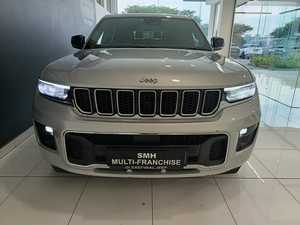 SUV de taille moyenne Cherokee 2024 d'occasion, moteur essence 3.6L, finition haut de gamme - Product Image 3