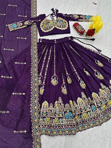 VISHNU K DESIGNS LAHENGA CHOLI DUPATTA, Traje de Seda Vichitra Pura con Bordado de Hilo y Lentejuelas, Manga Corta - Product Image 5