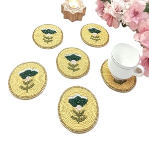Elegante Juego de Posavasos Bordados con Cuentas de Semillas para Decoración de Mesa, Posavasos Bordado a Mano con Cuentas de Semillas y Diseño Floral Elegante - Product Image 2