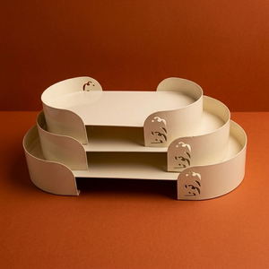 Elegante Juego de Tazones para Chocolate de Metal con Corte Láser Color Crema, con Bases Cilíndricas de Madera, Centro de Mesa Moderno y Chic - Product Image 5