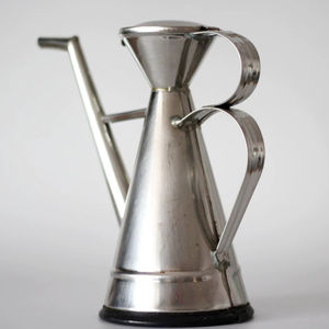 Jarra con acabado plateado de estilo único, elegante utensilio para servir té, café y leche en casa y en la mesa de comedor, procedente de la India. - Product Image 1