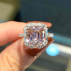 Bague de fiançailles en or 18 carats avec diamant halo taille coussin pêche de 3 carats et pierre précieuse rose clair certifiée IGI – Cadeau d'anniversaire - Product Image 3