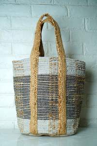 Sac bandoulière tendance 2026 pour femme, style bohème, en jute tressé artisanal, avec motif de lettres perlées croisées, pour femmes indiennes - Product Image 4