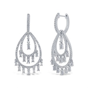 Pendientes de lujo para mujer de plata 925 con diamantes en forma de lágrima, chapados en rodio, joyería de boda con engaste de canal de corte baguette - Product Image 1