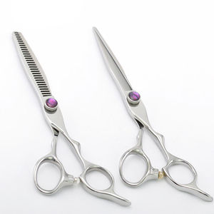 กรรไกรตัดผมมือขวาสำหรับช่างตัดผมมืออาชีพ ความแม่นยำสูง ยี่ห้อ KAAMIR INSTRUMENTS ผลิตจากเหล็กกล้าไร้สนิม VG10 คมกริบ น้ำหนักเบา 30 ฟัน - Product Image 5