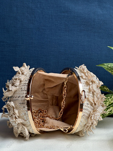 Bolso de mano de lujo con diseño floral 3D y perlas, estilo de alta costura para mujer, ideal para bodas y fiestas. - Product Image 6