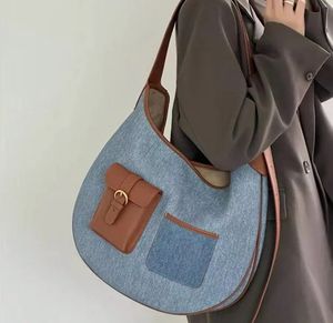 Bolso Bandolera Minimalista de Cuero para Uso Diario - Product Image 2