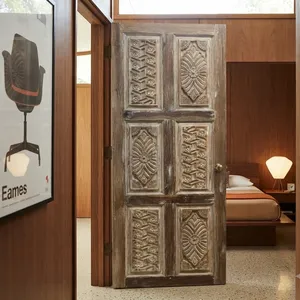 Porte d'entrée en bois faite à la main, directement de l'usine, avec une structure robuste, un design élégant et une durabilité longue durée, en promotion - Product Image 1