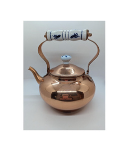 Bouilloire décorative en cuivre pour cuisine de ferme rustique esthétique avec poignée ergonomique et large bec pour un versement facile - Product Image 1