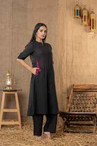 Ensemble coordonné en coton pour femmes – Broderie fine, élégant pour tous les jours |   Vêtements de bureau - Product Image 5