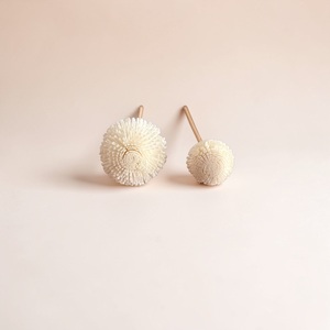 Fleur en bois de Sola VADEE, artisanale, durable, modèle VDXXX-085, plante Sesbania, type chrysanthème neige. - Product Image 2