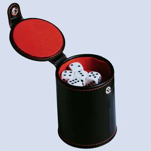 Gobelet à dés en cuir de haute qualité, fait main, gaufré, personnalisable (couleur et logo), durable et écologique, pour jeux de société - Product Image 1