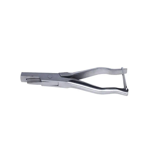 Cortador de Orejas en Forma de V de Acero Inoxidable Alemán de Alta Demanda para Ganado (Corderos, Ovejas, Cabras) Uso Veterinario con Certificación CE por Tegra CE - Product Image 4