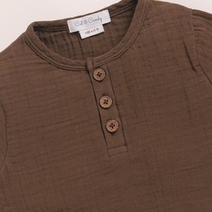 Camiseta Henley de manga corta de muselina orgánica de calidad superior con conjunto de pantalón de salón-Cocoa Whisper + Avena - Product Image 4