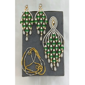 Adorable Collar y Pendientes de Latón Chapado en Oro de Primera Calidad con Piedras de Circonia Cúbica para Mujer, Colección para Bodas y Fiestas - Product Image 1