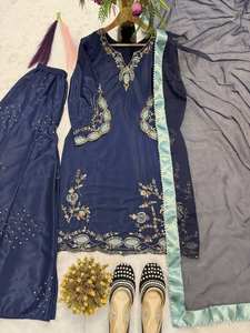 Traje Patiala de color morado sólido con seda crepé, bordado a mano con lentejuelas, disponible a un precio asequible. - Product Image 4