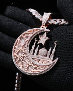 Pendentif de luxe 3D Lune et Étoile en Or Rose, Argent Sterling 925, Moissanite Taille Baguette, avec Photo Personnalisée au Dos - Product Image 1