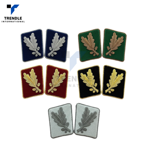 Badge personnalisé OEM à épingler avec broderie en fil d'or, feutre non tissé, épingle de sûreté en PVC souple, écologique, pour vêtements, taille personnalisée - Product Image 5