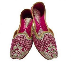 Zapatos de novia de alta comodidad Estilo elegante tradicional Zapato de cuero genuino Color Rosa Señoras Bordado Zapatos de diseño clásico - Product Image 1