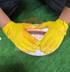 Gants de football américain de haute qualité, couleur jaune, avec motif nid d'abeille, logo personnalisé imprimé, gants de football américain pour hommes - Product Image 1