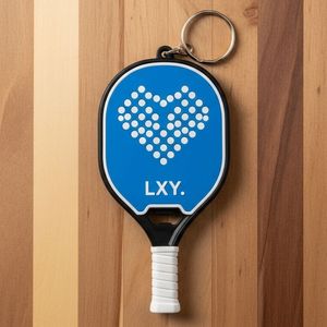 บริการ OEM โลโก้และสไตล์ตามสั่ง MOQ ต่ำ พวงกุญแจรูปไม้เทนนิสยางนูน 2 มิติ โลโก้ตามสั่ง ทนทาน ขนาดตามสั่ง สำหรับโปรโมชั่น - Product Image 1