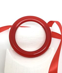 Nouveau bracelet en résine rouge sang premium, léger, confortable à porter, artistique et élégant. - Product Image 4