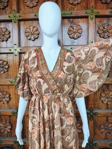 Robe longue décontractée d'été en soie pour femme, style vintage, simple, écologique, respirante, anti-plis, ample, à volants, col en V et manches flottantes - Product Image 2