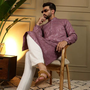 Ensemble Kurta Pyjama en Coton Khadi Lourd pour Homme Vantara avec Broderie Traditionnelle et Bas en Semi-Coton - Product Image 1