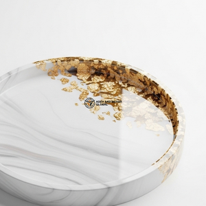Plateau en résine de marbre blanc de luxe avec accent en feuille d'or |   Plateau de service décoratif moderne - Product Image 2