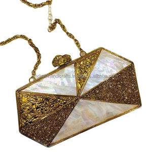 Pochette de créateur en nacre avec strass pour occasions formelles pour femmes et filles - Product Image 6