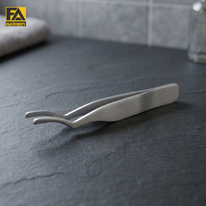 Pinzas para Cejas Curvas de Acero Inoxidable FA Najmmy, Diseño Moderno y Duradero para un Acabado Preciso - Product Image 2