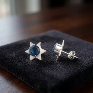 Pendientes de topacio azul de Londres hechos a mano en India con plata de ley 925 para mujeres y niñas. - Product Image 1