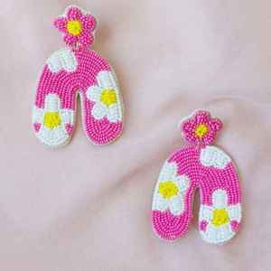 Boucles d'oreilles pendantes bohèmes tendance avec fleurs et cristaux en strass, design fantaisie perlé pour femmes, bijoux de fête et de mariage, plaqué or - Product Image 3