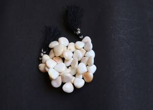 ลูกปัดโอปอลสีขาวรูปหัวใจเรียบเนียนขนาด 13-14 มม. ลูกปัดโอปอลสีขาวธรรมชาติรูปหัวใจ 8.5 นิ้ว ลูกปัดโอปอลเรียบเนียน - Product Image 2