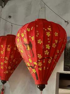 Linterna de seda vietnamita ecológica hecha a mano en Hoi An, Ideal para la celebración de Tet, Año Nuevo Lunar y decoración de interiores - Product Image 5