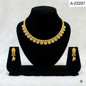 MOLL JEWELLERS - Conjunto de Collar, Pendientes, Anillo y Pulsera Florales de Latón Chapado en Oro de 24K con Circonitas para Mujer, Ideal para Compromiso y Boda - Product Image 4