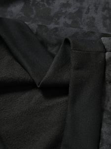 เสื้อฮู้ดดี้ผู้ชายสีดำแบบฟอกสี ทรงหนา รับผลิตแบบ OEM ODM ขายส่งเสื้อผ้า - Product Image 4