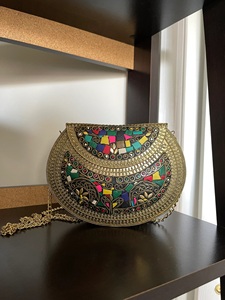 Bolso de mano metálico de noche para mujer, estilo antiguo, con mosaico y cadena de piedras multicolor colgante - Product Image 5