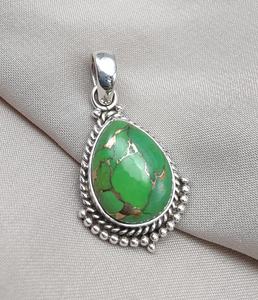 จี้เทอร์ควอยซ์สีเขียว เงินแท้ 925 เครื่องประดับพลอยสีเขียวฟ้าธรรมชาติ ของขวัญสุดหรูสำหรับผู้หญิง ดีไซน์แฮนด์เมดที่ไม่เหมือนใคร - Product Image 5
