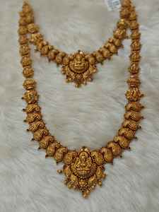 Conjunto de Collar de Oro Sólido de 22K |   Joyería nupcial tradicional del sur de la India con diseño de Lakshmi |   Haram con Acabado Dorado Antiguo - Product Image 2