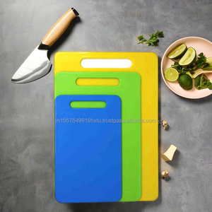 Planche à découper rectangulaire en plastique de haute qualité, légère et facile à nettoyer, durable, de qualité alimentaire, compatible lave-vaisselle, pour une utilisation en cuisine - Product Image 3