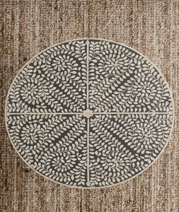 Table basse ronde de luxe en os incrusté noir, faite à la main, écologique, imperméable, légère, moderne, en provenance de l'Uttar Pradesh - Product Image 4