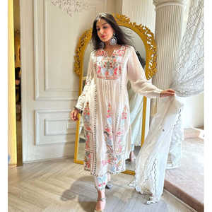 Hermoso conjunto de mujer Top Plazzo Dupatta con bordado pesado - Product Image 6