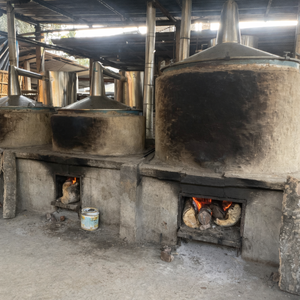 R K น้ำมันหอมระเหยน้ำมันหอมระเหยเกรดพรีเมี่ยม (Oud) | 100% การกลั่นด้วยน้ำแบบดั้งเดิม | อุปทานจำนวนมากสัญญาระยะยาว - Product Image 3