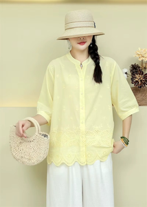 Camiseta holgada vintage para mujer con mangas abullonadas, bordado calado, cuello alto y botón único, estilo casual de moda para verano - Product Image 4