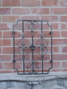 Treillis décoratif rectangulaire de style traditionnel en fer galvanisé avec motif décoratif, facile à assembler pour les allées de villas. - Product Image 2