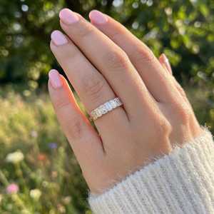แหวนมรกตเพาะเลี้ยงในห้องปฏิบัติการ แหวนมรกตเพชร 7 เม็ด ทองคำแท้ 10k 14k 18k สีเหลืองขาว  ความใสระดับ VVS แหวนหมั้น - Product Image 4