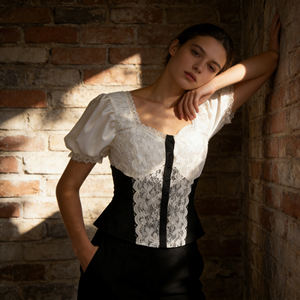 Oferta especial en Temu: Top bustier estilo retro con paneles de encaje, manga corta abullonada, cuello cuadrado, top corto ajustado para fiesta de cóctel. - Product Image 4