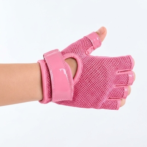 Guantes adhesivos para pole dance para mujer que proporcionan un agarre mejorado, comodidad suave, manejo flexible y ropa duradera para bailarinas de pole dance. - Product Image 4