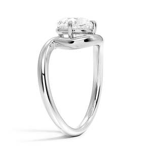 แหวนทองคำ 14K ดีไซน์เรียบหรู พร้อมสไตล์หรูหราเหนือกาลเวลา - Product Image 4